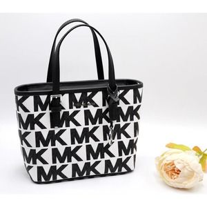 Michael Kors Carryall Top Zip Tote